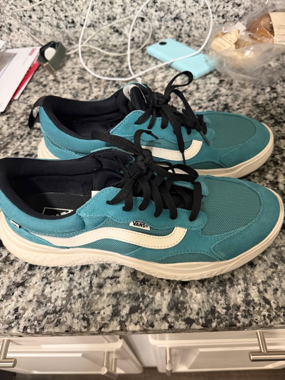 Vans Teal and White Low-Top Sneakers with Black Laces

Ultra Range Neo VR3